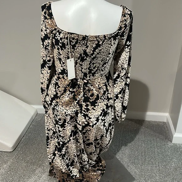 Vici Collection black dress‎ with velvet beige flowers size L side slit NWT - Picture 3 of 5